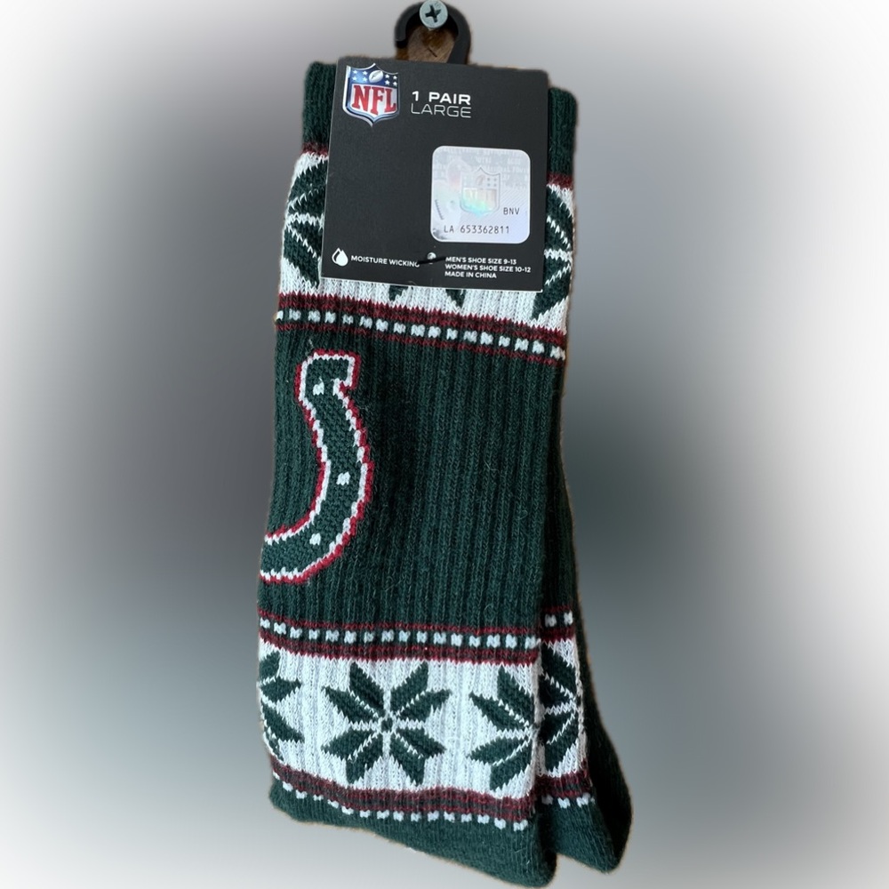 Men’s 9-13 Women’s 10-12.  NFL Holiday Colts Socks
